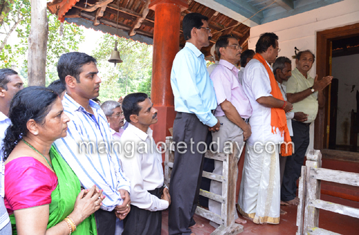 Sadananda Gowda in native place putter